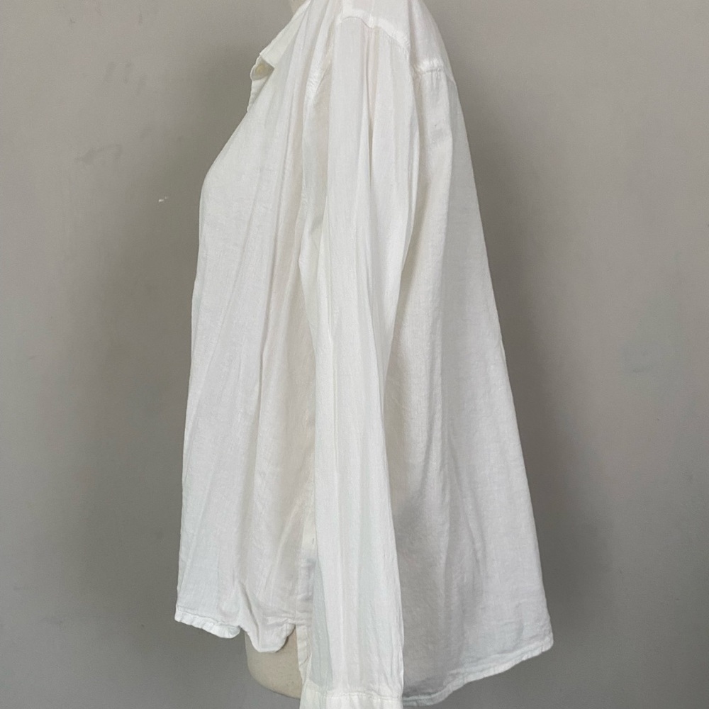 Old Navy Classic White Button-Up - Picture 4 of 5